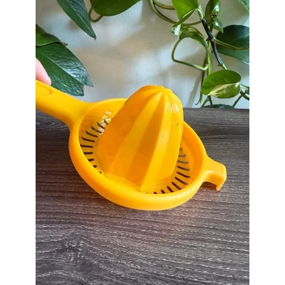 GoodCook Handheld Citrus Juicer – Yellow